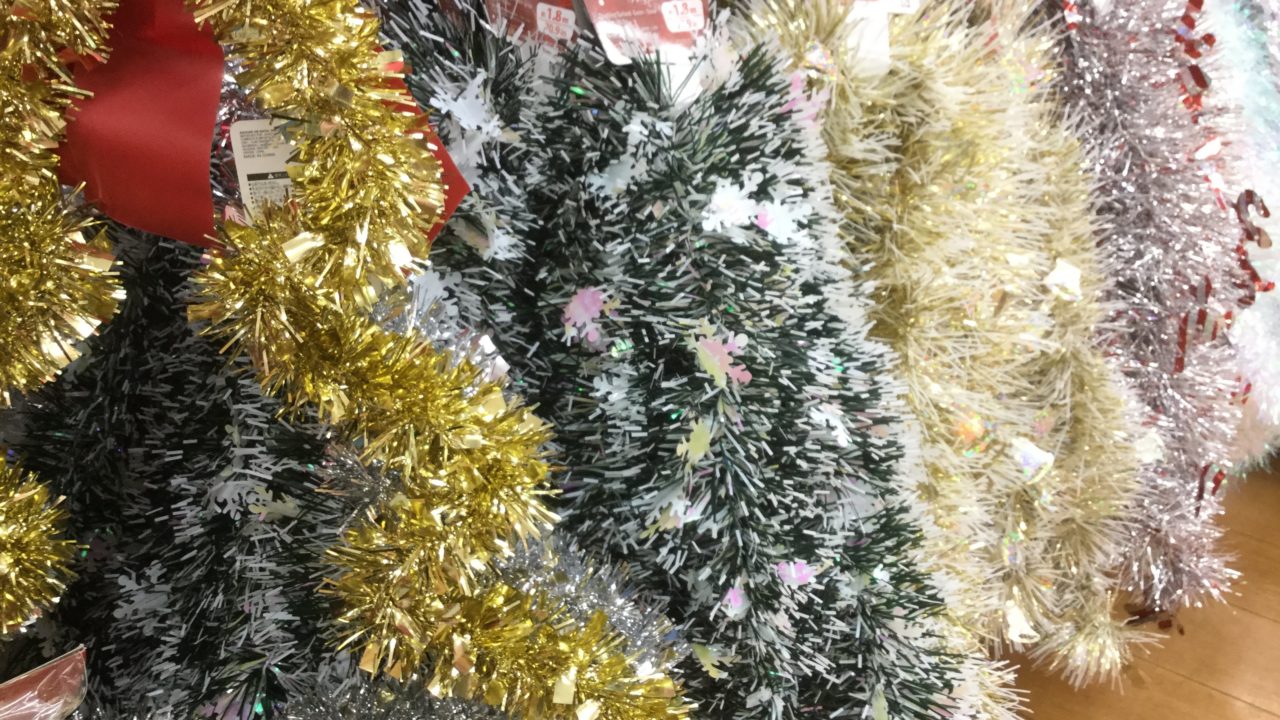 ダイソーのクリスマスツリーやリースやオーナメントを写真付きで紹介 19年100均クリスマス 日本一 熱しやすく冷めやすい主婦のスタートダッシュだけを語るブログ